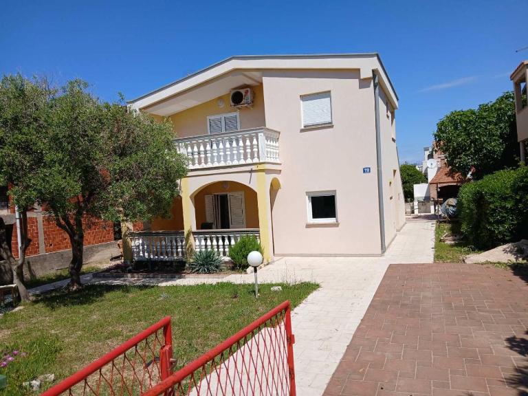 Holiday Home Bella 1 & Bella 2 - B&B Povljana