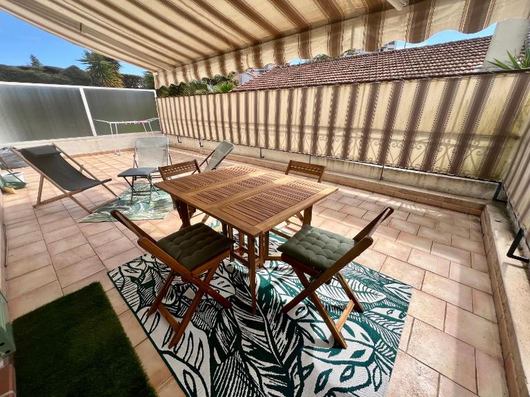 Charmant 2 pièces, terrasse 30m2 - B&B Antibes