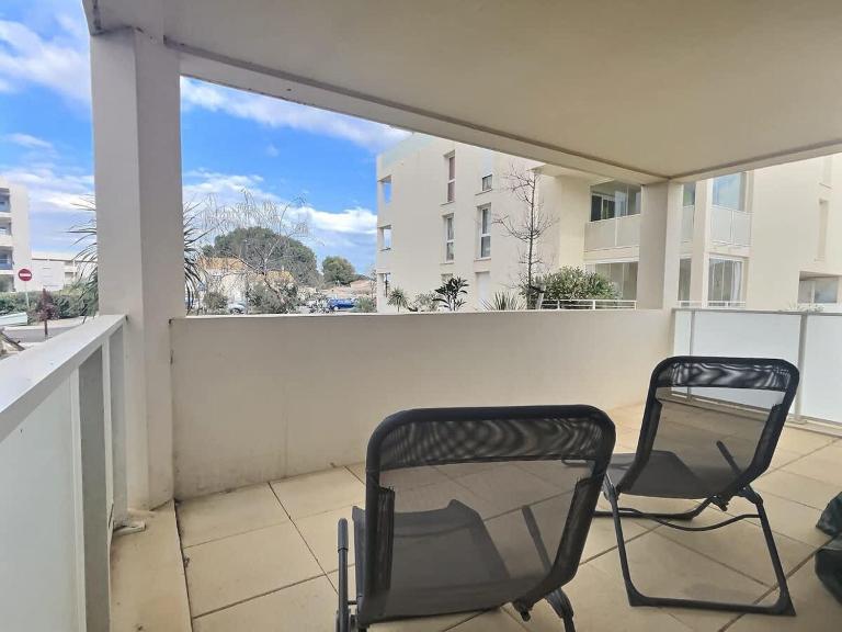 Appartement climatisé, moderne avec terrasses à 500m de la mer - B&B Sérignan