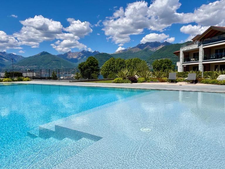 Luna Suites at Lago Dorato, Luxury - Ferienwohnung Colico Piano