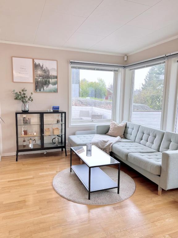 2BR, 2 parking spots, EV-charger and home office - Chambres d'hôtes Trondheim