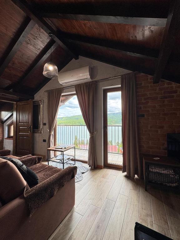 Villa Nur - Lake View Apartaments - Bed and Breakfast Mavrovi Anovi