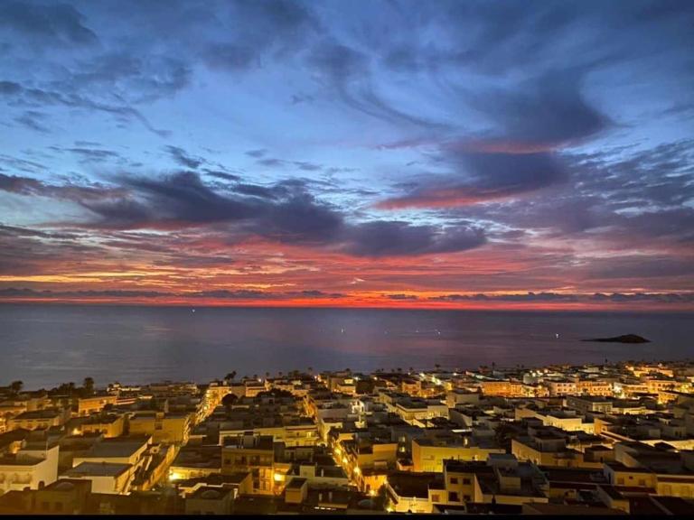 ATICO con 30m2 de terraza y vistas al mar - B&B Carboneras