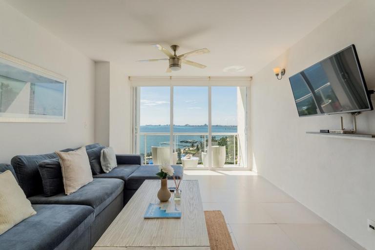 CORAL Beachfront 2BDR with pool by Casa Paraiso - Bed and Breakfast Cancun