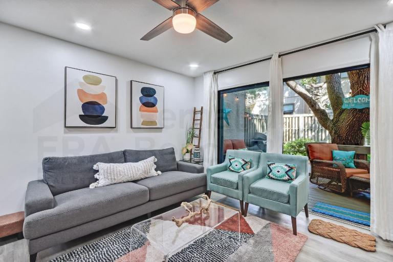 New Listing - Dog Friendly - Recently Renovated - Multi-Level Condo - Short Walk to the Beach - B&B Fernandina Beach