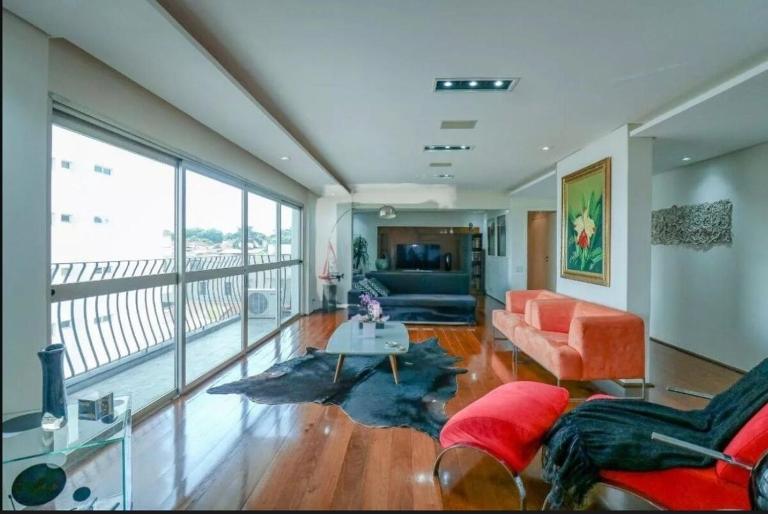 Apto amplo e confortavel com sacada, com 3 suites, sendo 01 por andar - Ferienwohnung São José do Rio Preto