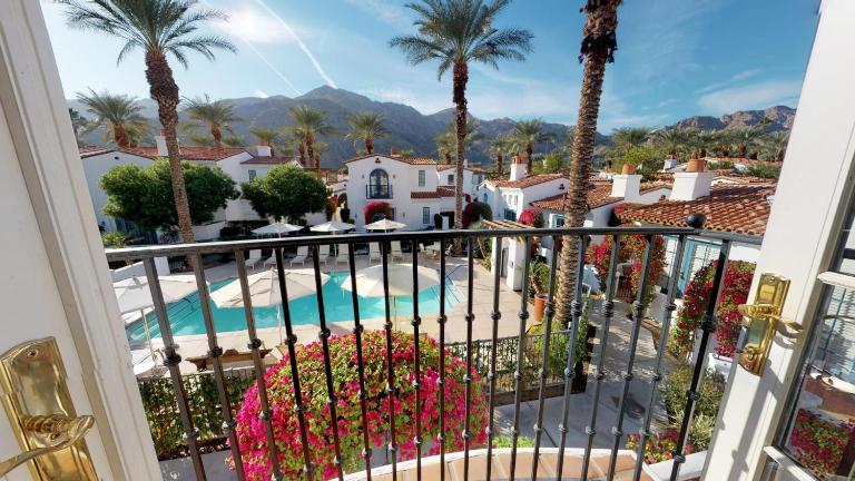SV253 2BR 3BA Spa Villa with Pool Access & Views - B&B La Quinta