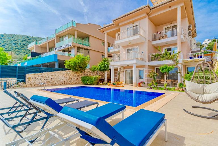 Stunning Modern Duplex Apartment in Central Kalkan - Bed and Breakfast Kaş
