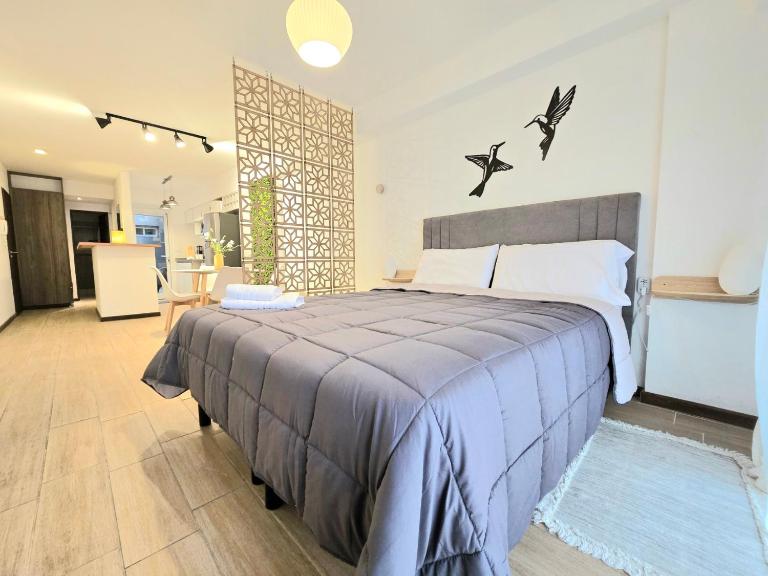 Encantador loft VIP con patio a 400m Bv Oroño - B&B Rosario