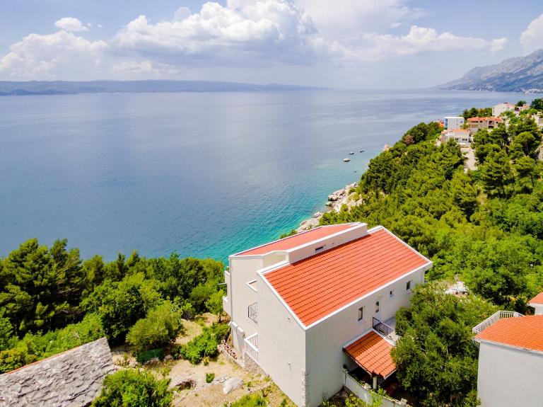 Apartments by the sea Brela, Makarska - 24541 - Chambres d'hôtes Brela