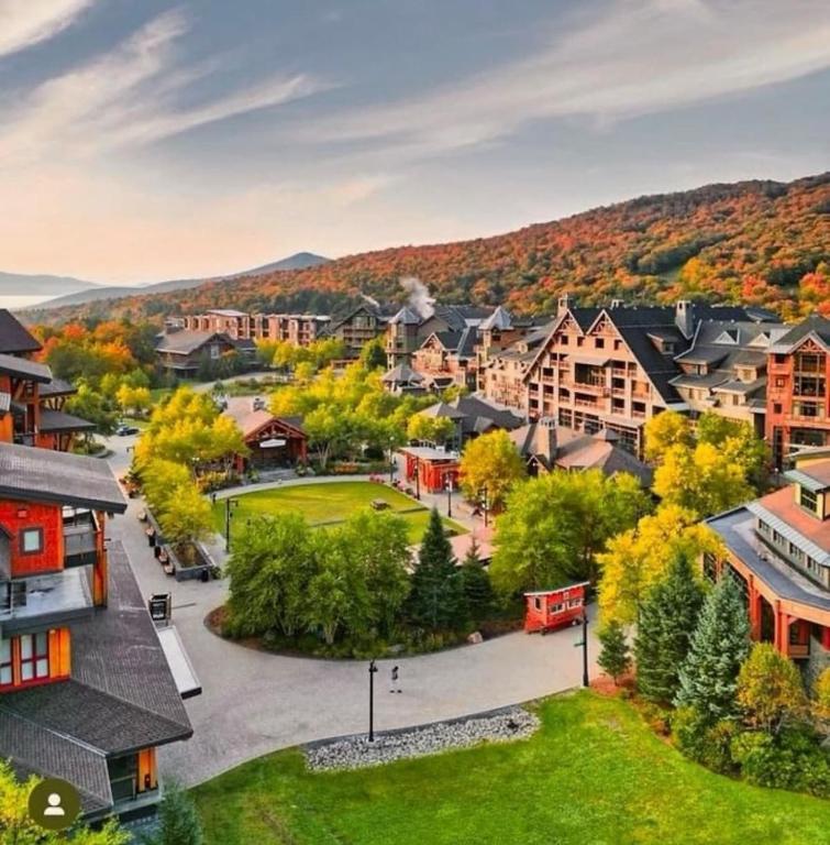 Spruce Peak Resort luxury 3 Bedrm 2levelApartment - B&B Stowe