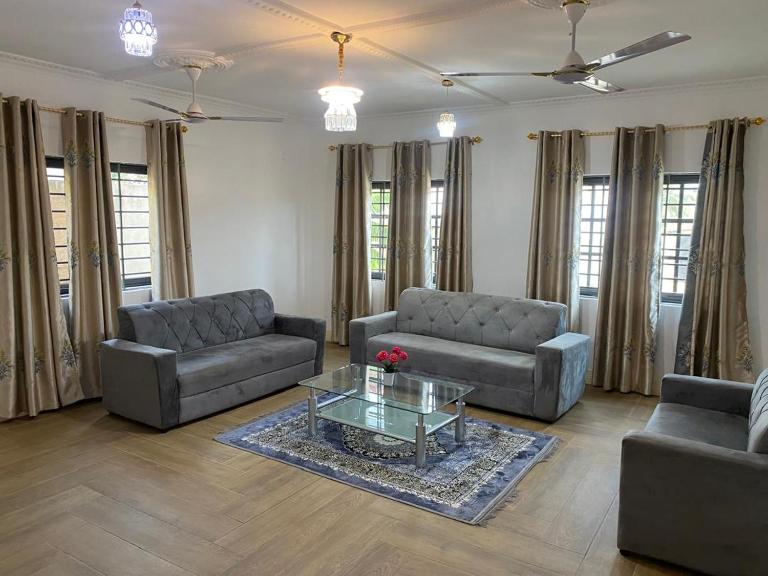 Joemat Lodge - B&B Agbogba