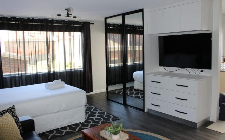 Studio 23 - City Pad with Free Parking - Bed and Breakfast Launceston