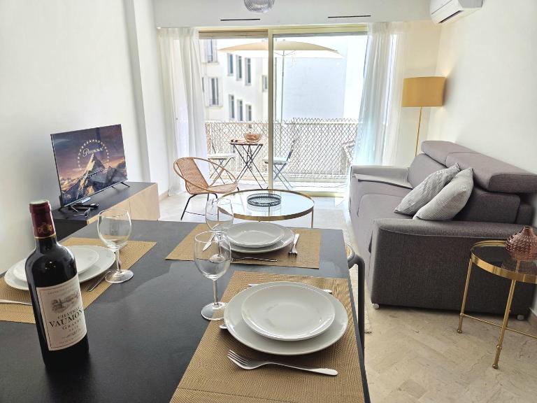 "Le Gambetta" by EnjoyNice, with terrace and airco - Chambres d'hôtes Nice