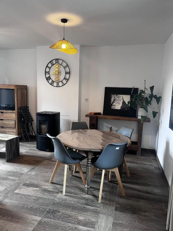 Confortable Maison - B&B Les Rues-des-Vignes