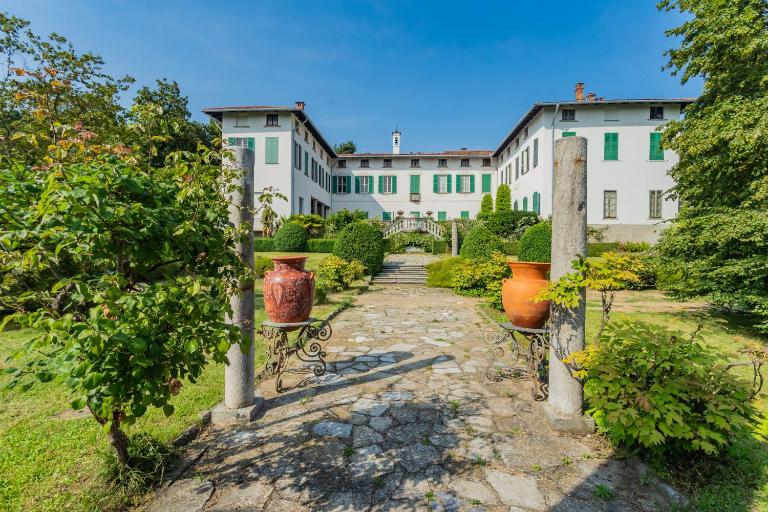 Luxury Apartments in Villa Cardinal Ciceri by Rent All Como - Bed and Breakfast San Fermo della Battaglia