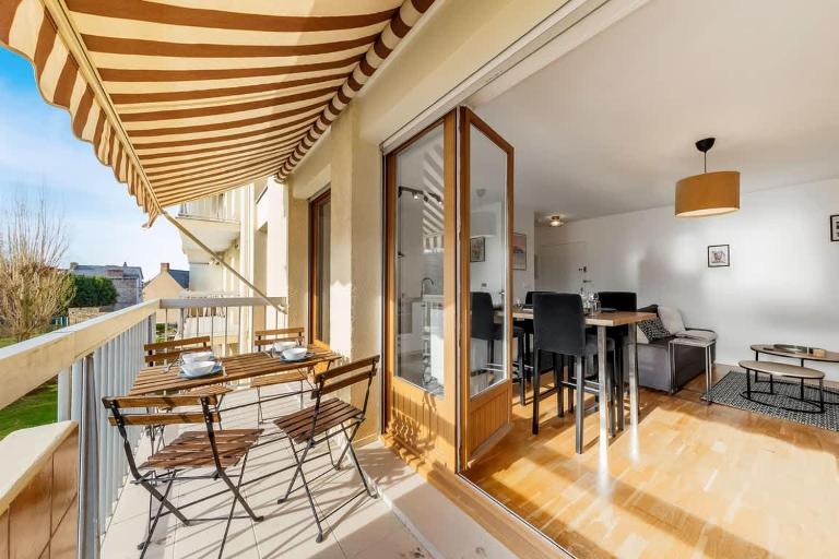 Le Frida - T2 rénové - Balcon- 500m centre - Bed and Breakfast Dinard