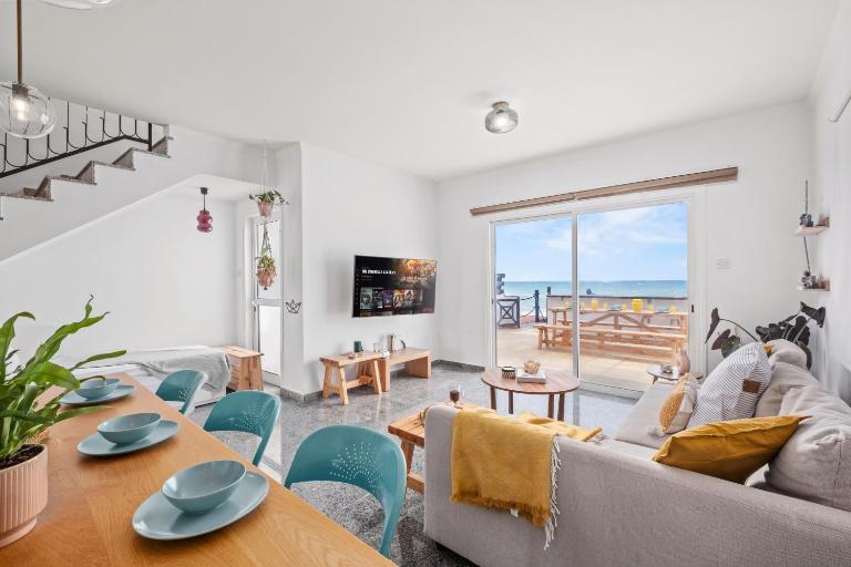 Lagoon Blue Beach House by Nomads - Bed and Breakfast Káto Gialiá