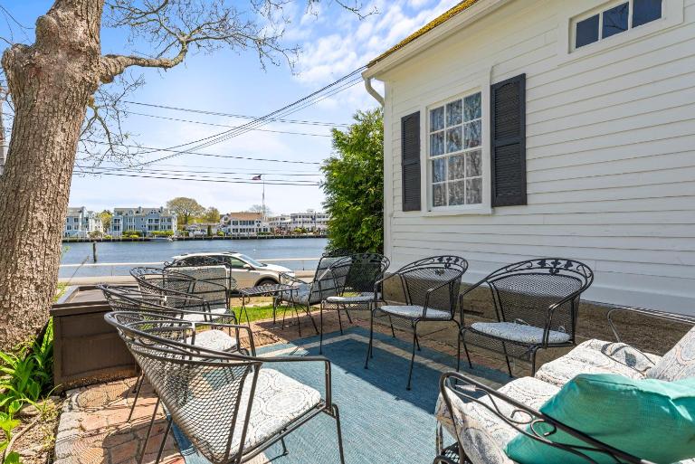 Mystic Riverfront Captain's Home - Ferienwohnung Groton