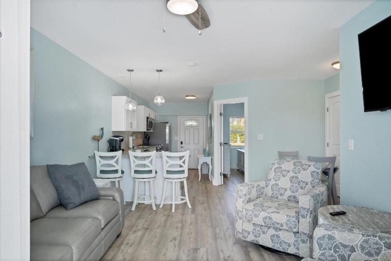 1 BR, Heated POOL, 1 Mile direct gulf access, GREAT Location, Dockage Apt B - Bed and Breakfast Englewood