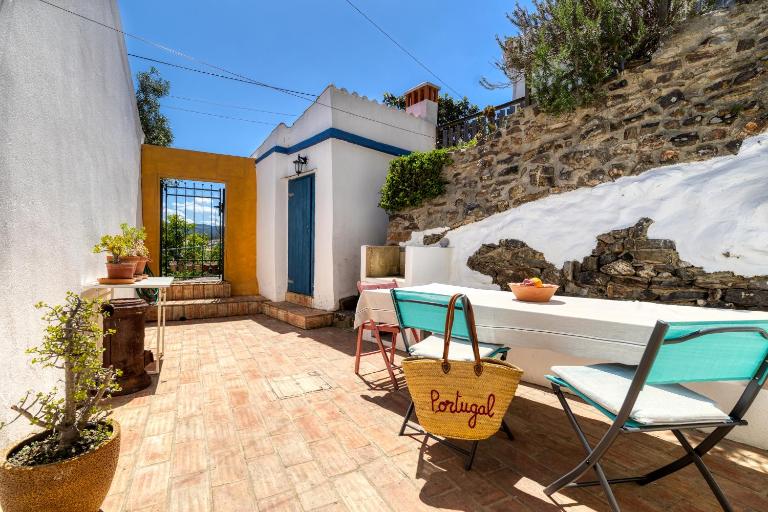 Casa Limao old city Aljezur charming house with private patio and marvelous view - B&B Aljezur