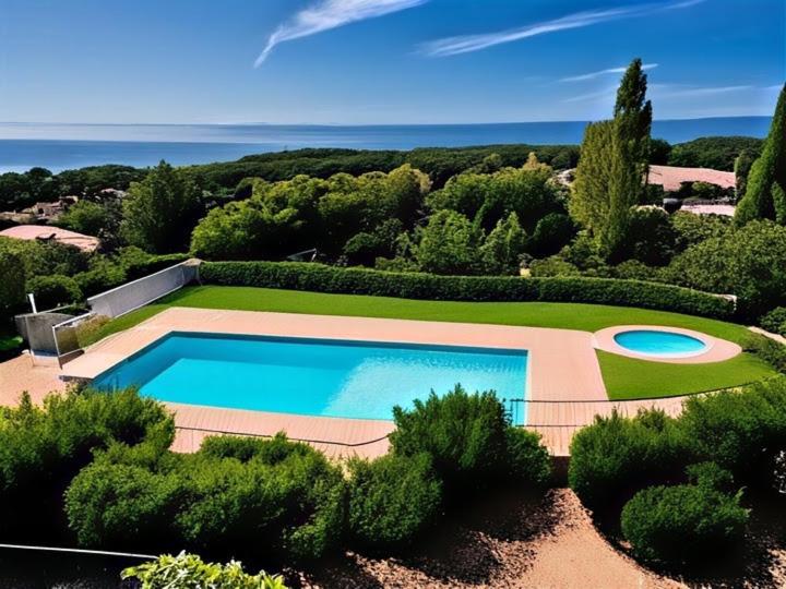 Bandol - " LES CIGALES BANDOLAISES " - Piscine - Terrasse vue mer - Parking privé - Climatisation - Proximité calanques - Calme - B&B Bandol