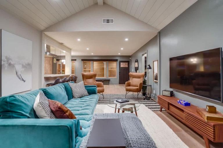 Projector - Pool Table - 15min DT - Pets OK - BBQ - B&B Los Angeles