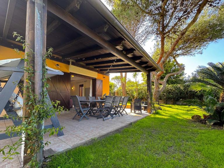 Villa Erica - near La Pelosa Beach by Host Hero - Bed and Breakfast Stintino