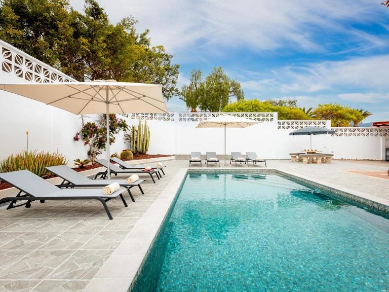 Exclusive Villa Olivia with Private Pool - Bed and Breakfast Callao Salvaje