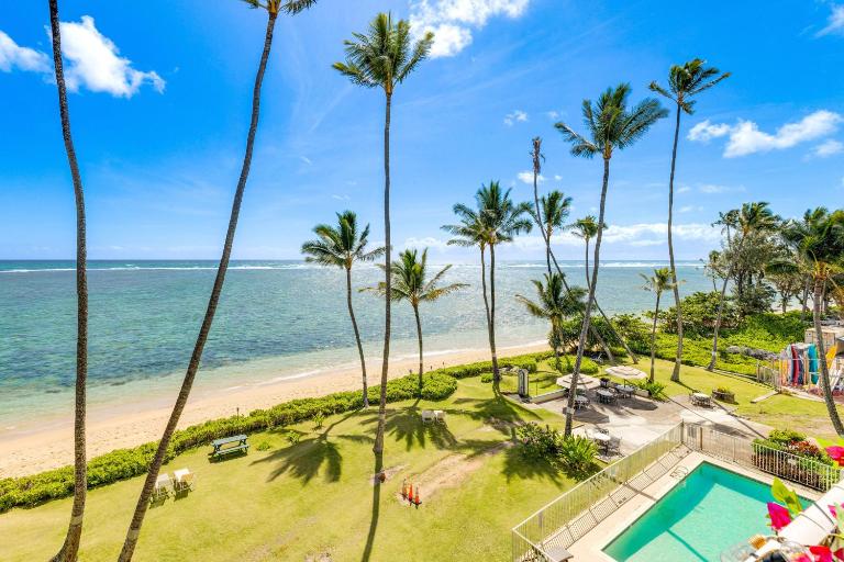 Oceanfront Condo: Stunning Sunrise & Ocean Views - B&B Hau‘ula