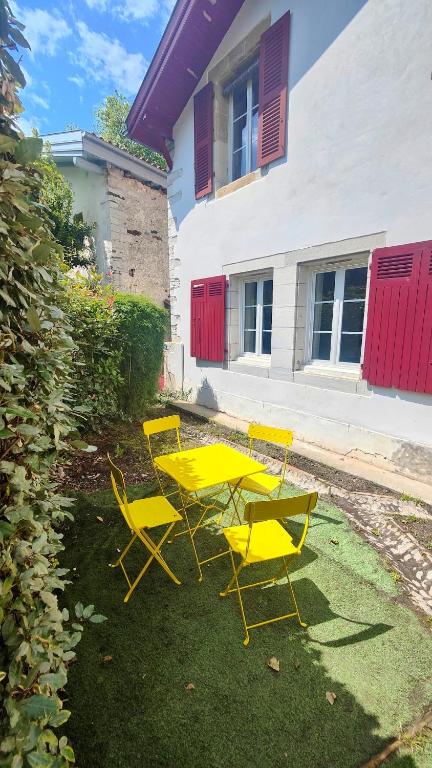 Appartement Bayonne dans maison basque avec jardin - Chambres d'hôtes Bayonne
