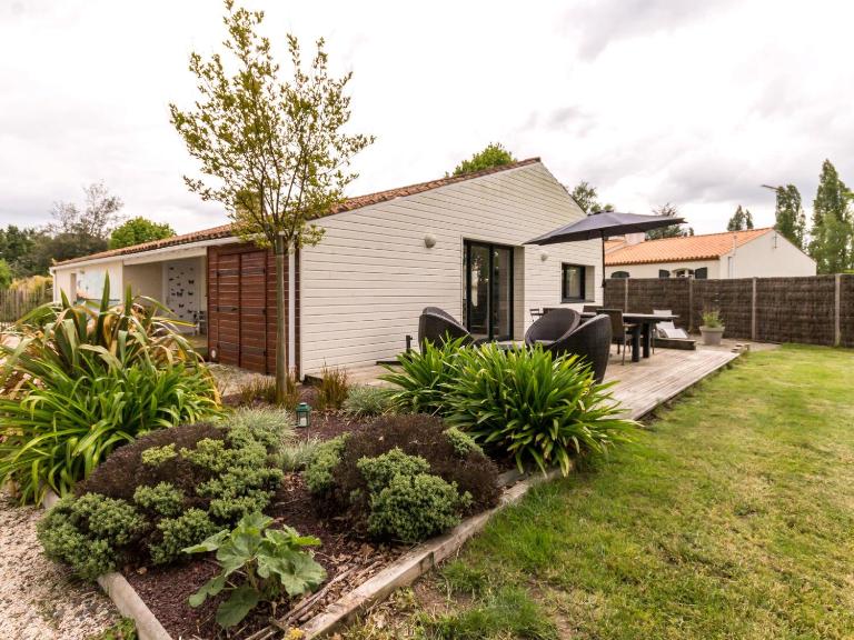 Gîte paisible avec grand jardin près du lac, ping-pong, vélo, climatisation, proche de Nantes et plages - FR-1-306-1056 - B&B Saint-Philbert-de-Grand-Lieu