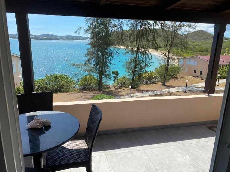 Breezes & Views - B&B St John's