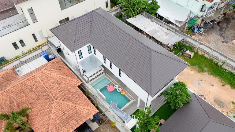 The White House Pool Villa Pattaya - Bed and Breakfast Jomtien