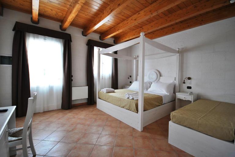 Agriturismo Tenuta Kyrios con piscina - B&B Borgagne
