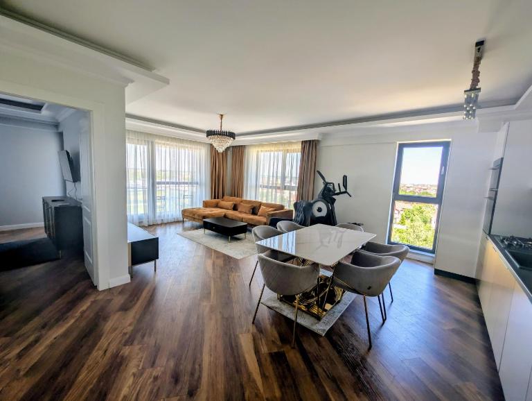 Luxury Hideaway, Parking & Self Check-In in Pipera - North Bucharest - Ferienwohnung Voluntari