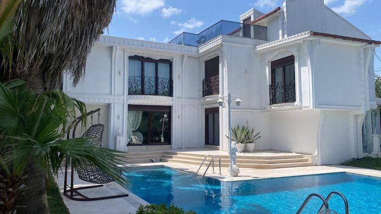Cloud Nine by Alara - Luxury Private Pool and Garden Villa - B&B Beylikdüzü