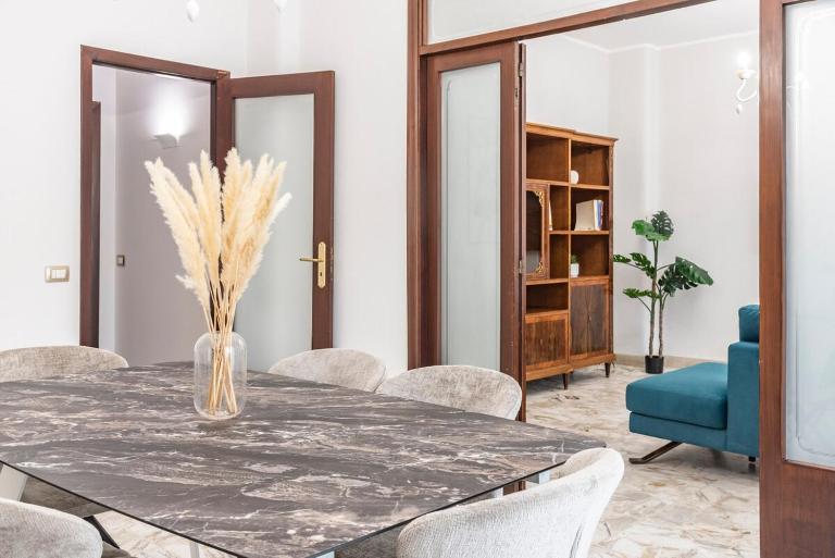 Prestigious 4 bedrooms with Netflix and Metro nearby - Chambres d'hôtes Catane