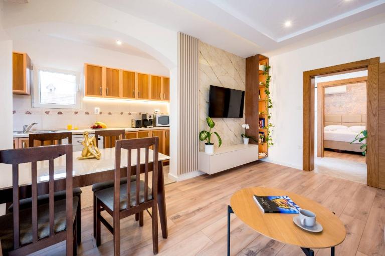 Apartment Ivanovic - Bed and Breakfast Tivat