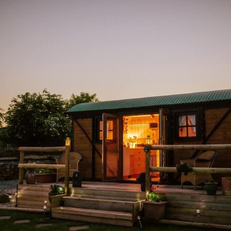 Nirvana Glamping - B&B Tiverton