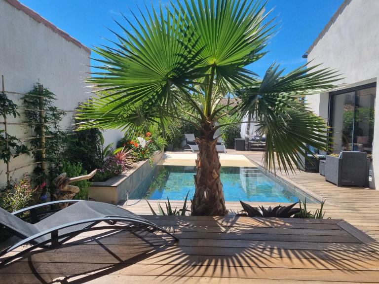 La Chambre Côté Piscine - B&B Aigues-Mortes