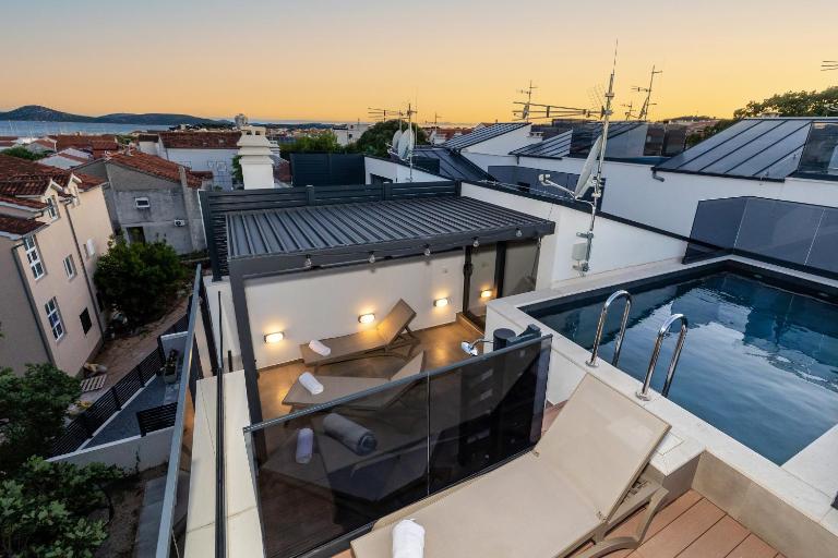 Villa Tria Quercus with Rooftop Pool - Ferienwohnung Vodice