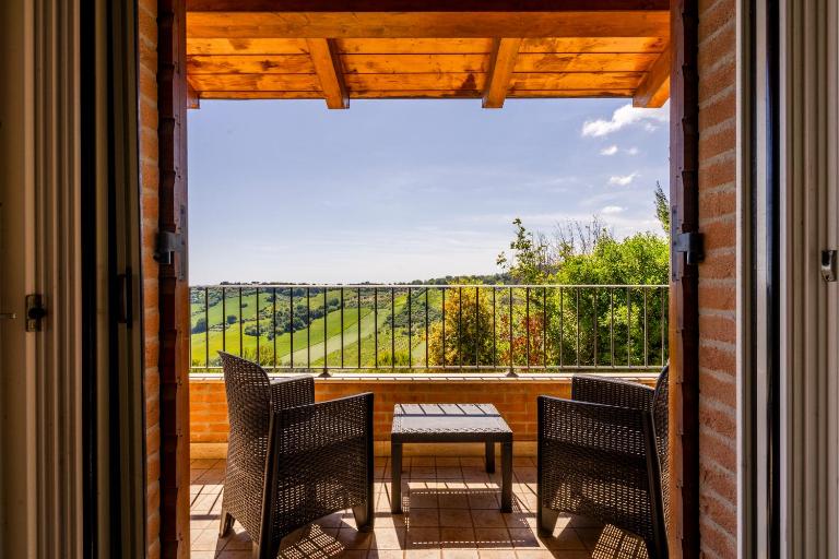 Casa Jo - Country Home with Sea View and 3 Private Ensuite Rooms - B&B Lapedona