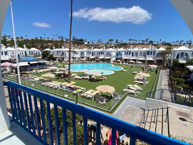 Sunny poolview bungalow in Maspalomas - Chambres d'hôtes Maspalomas