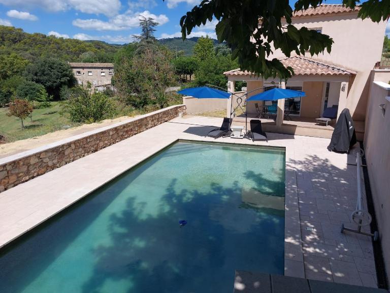 studio and large, beautiful pool - Chambres d'hôtes Saint-Ambroix