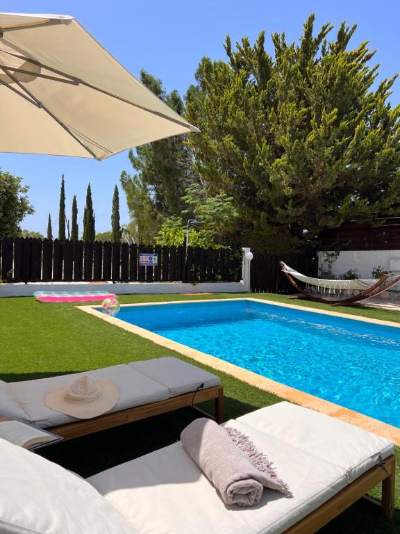 Villa Daphne - Coral Bay - Surrounded by Nature - Absolute Privacy - B&B Peyia