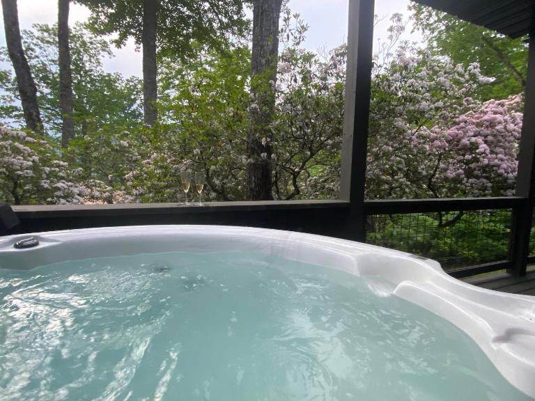 Breathtaking Mountain Views With Your Own Private Hot Tub! - Chambres d'hôtes Highlands