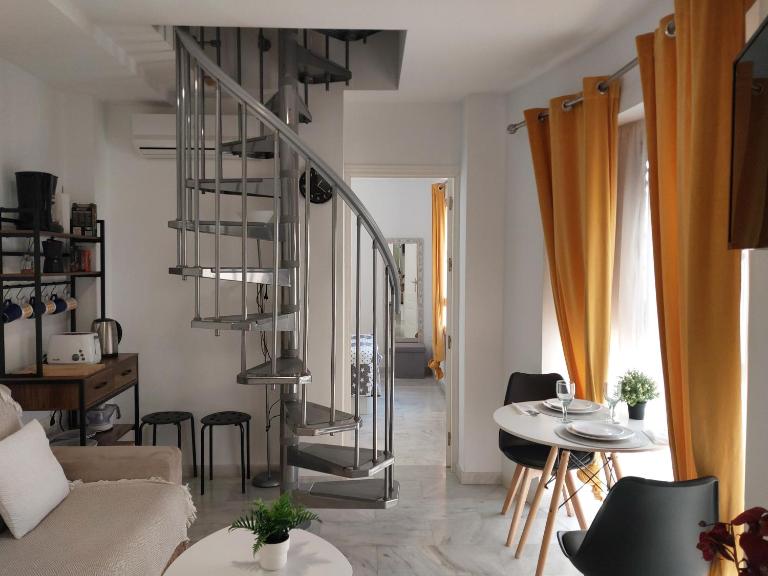 Ático acogedor, céntrico y a 2 min de la playa. - Chambres d'hôtes Fuengirola