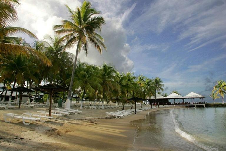 Marisol Luxury Beach Residence Pool - B&B Le Gosier