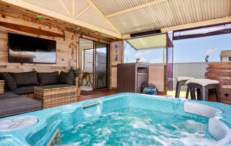 Salt Water Breeze -pet friendly-spa! - B&B Culburra Beach